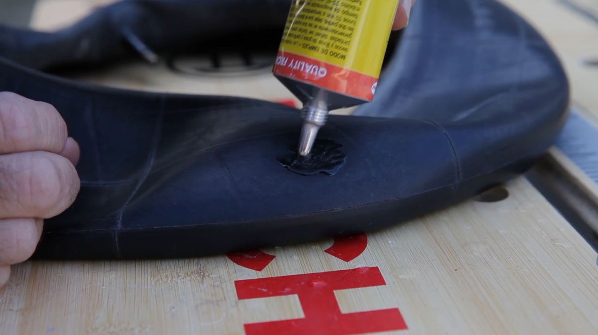 Cómo reparar pinchazo en la cámara de una rueda paso 7