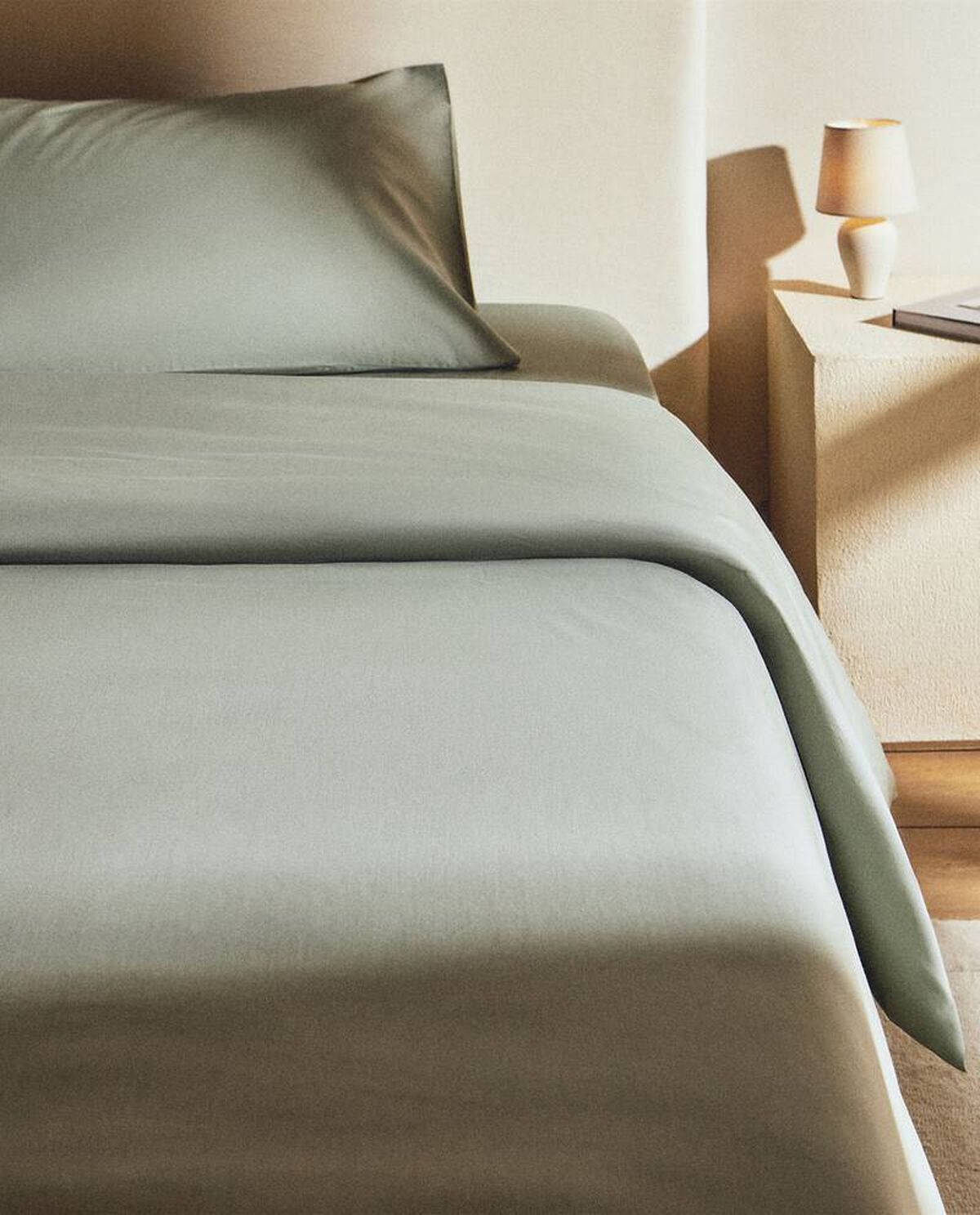 Funda nórdica de algodón percal verde de Zara Home.