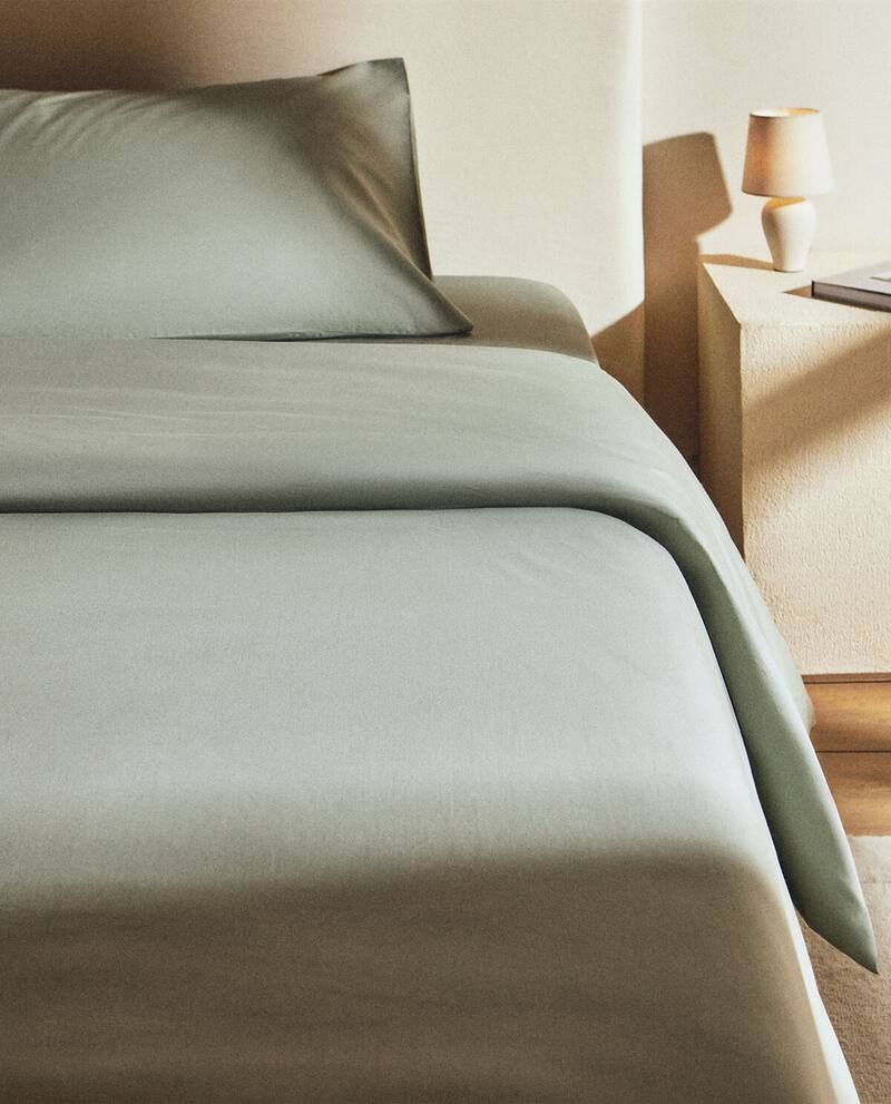 Funda nórdica de algodón percal verde de Zara Home.