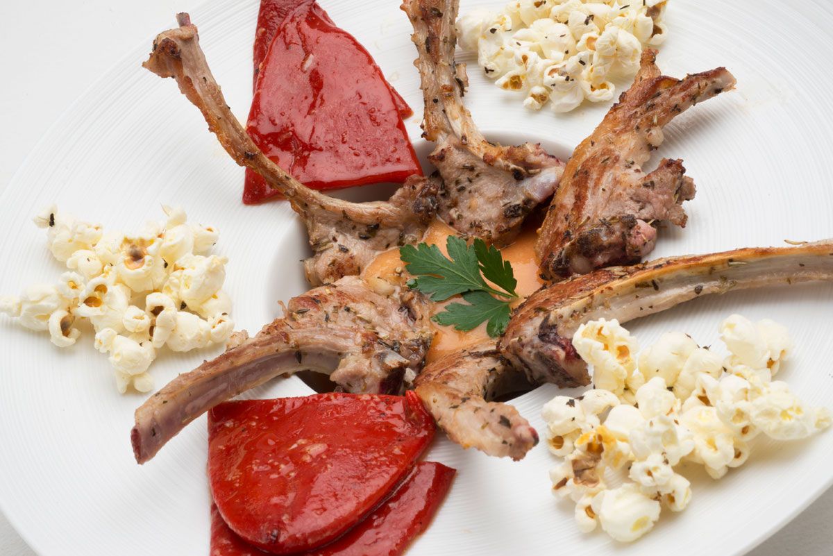5568 1 Chuletillas de cordero con pimientos del piquillo (953) xl