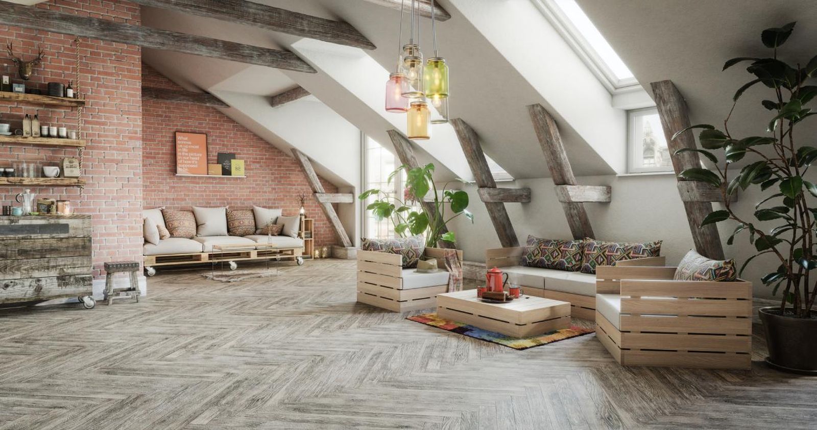 Salón abuhardillado con muebles hechos con palets.