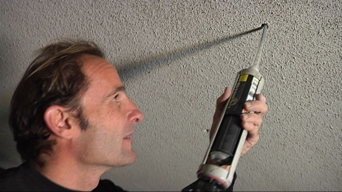 Fijar argolla en techo paso 6