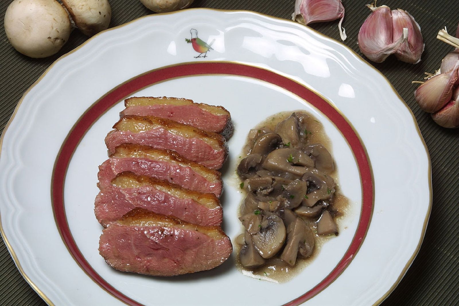 Magret de pato con champiñones de Karlos Arguiñano