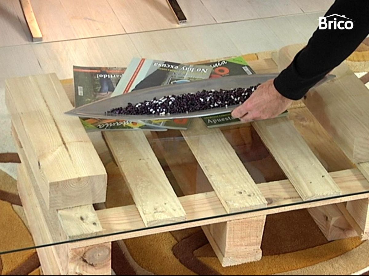 Una mesa de centro con palets