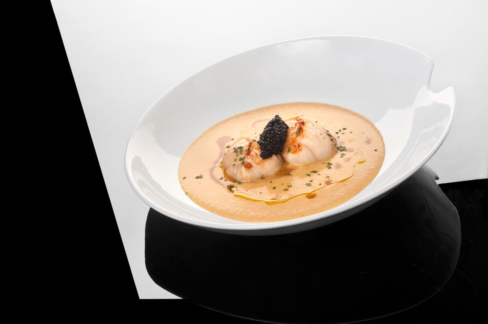 216 (1032) Vieiras con crema de erizo