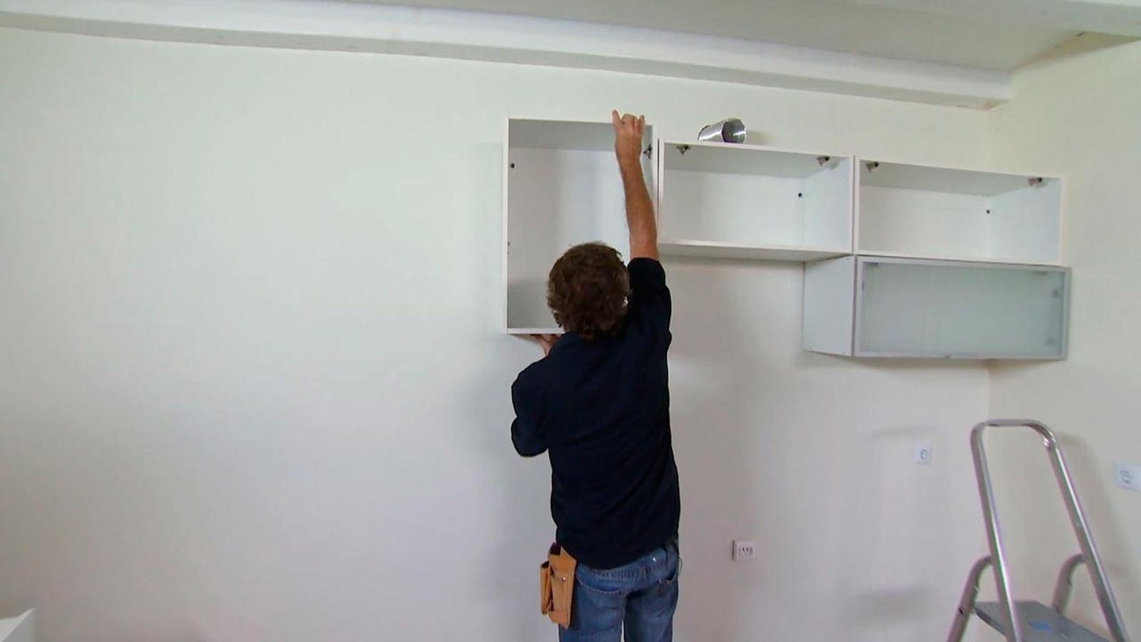 Cómo instalar una cocina en ángulo (Parte 1) paso 4