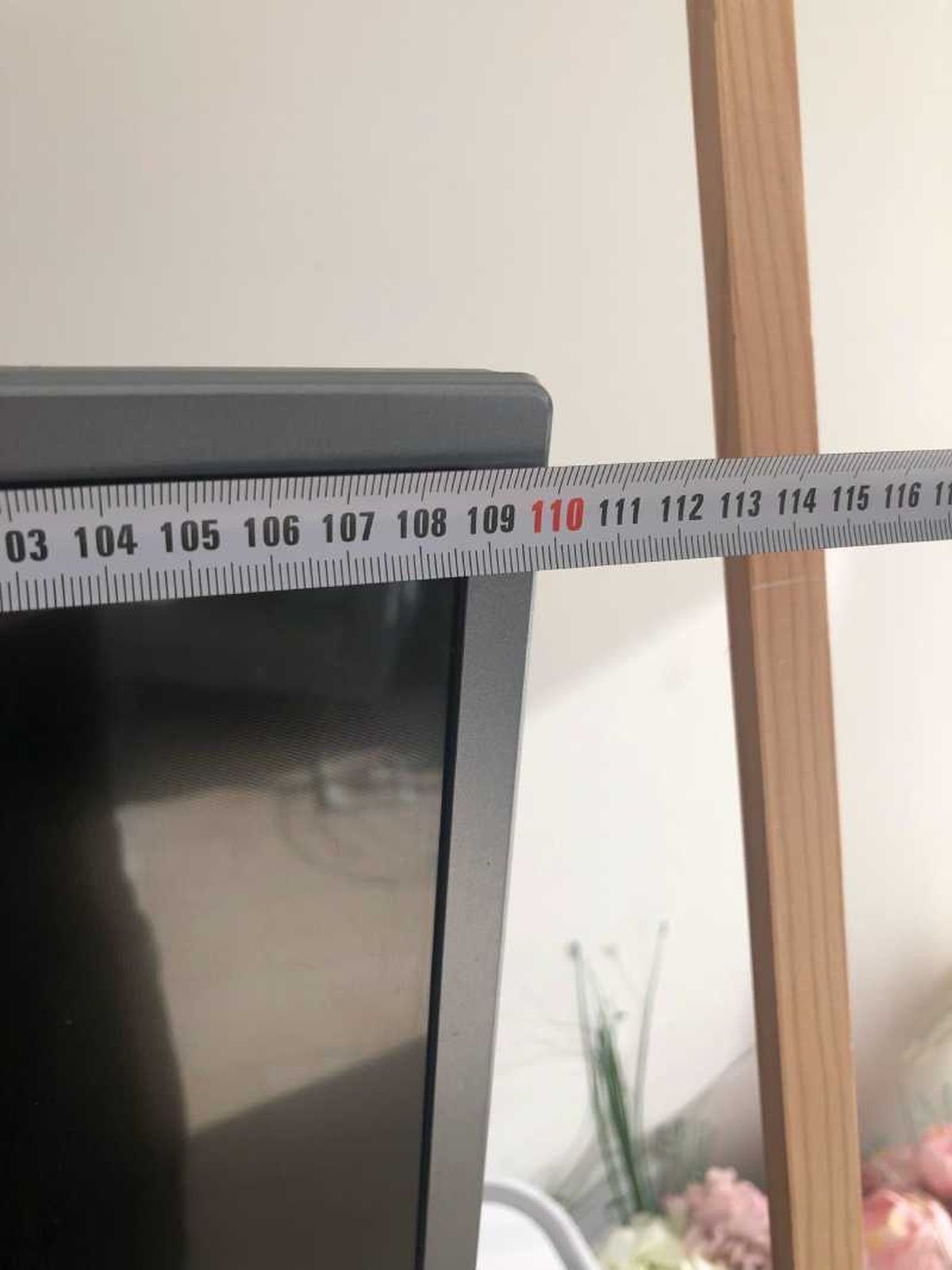 Medir el televisor, paso uno para hacer el marco.