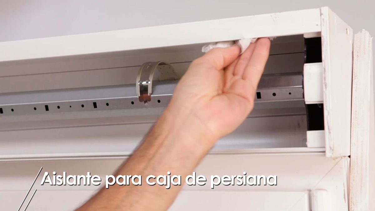 Cómo aislar la caja de la persiana paso 3