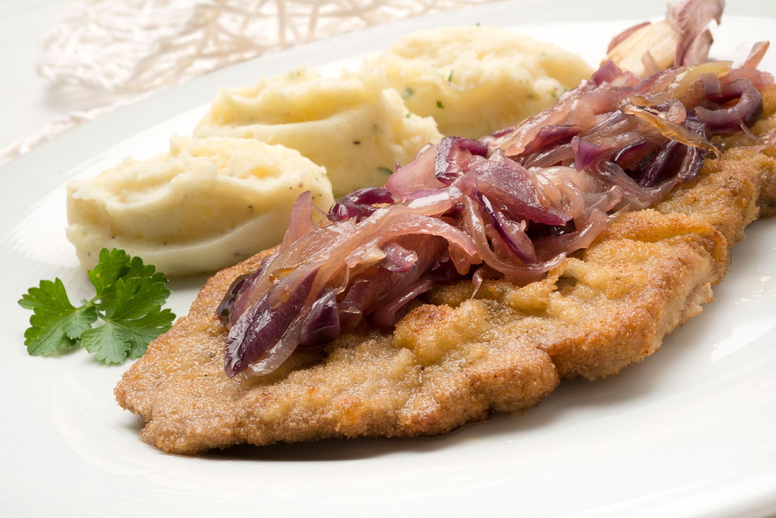 5362 Filetes con cebolla caramelizada y puré de patata (746) xl