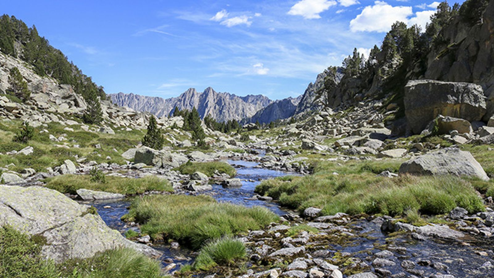 Parque nacional de aiguestortes y lado de san mauricio