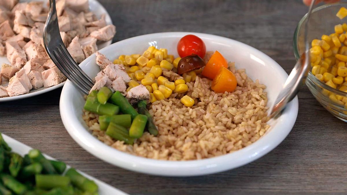 Receta de ensalada de arroz integral con pollo y espárragos trigueros  paso 4