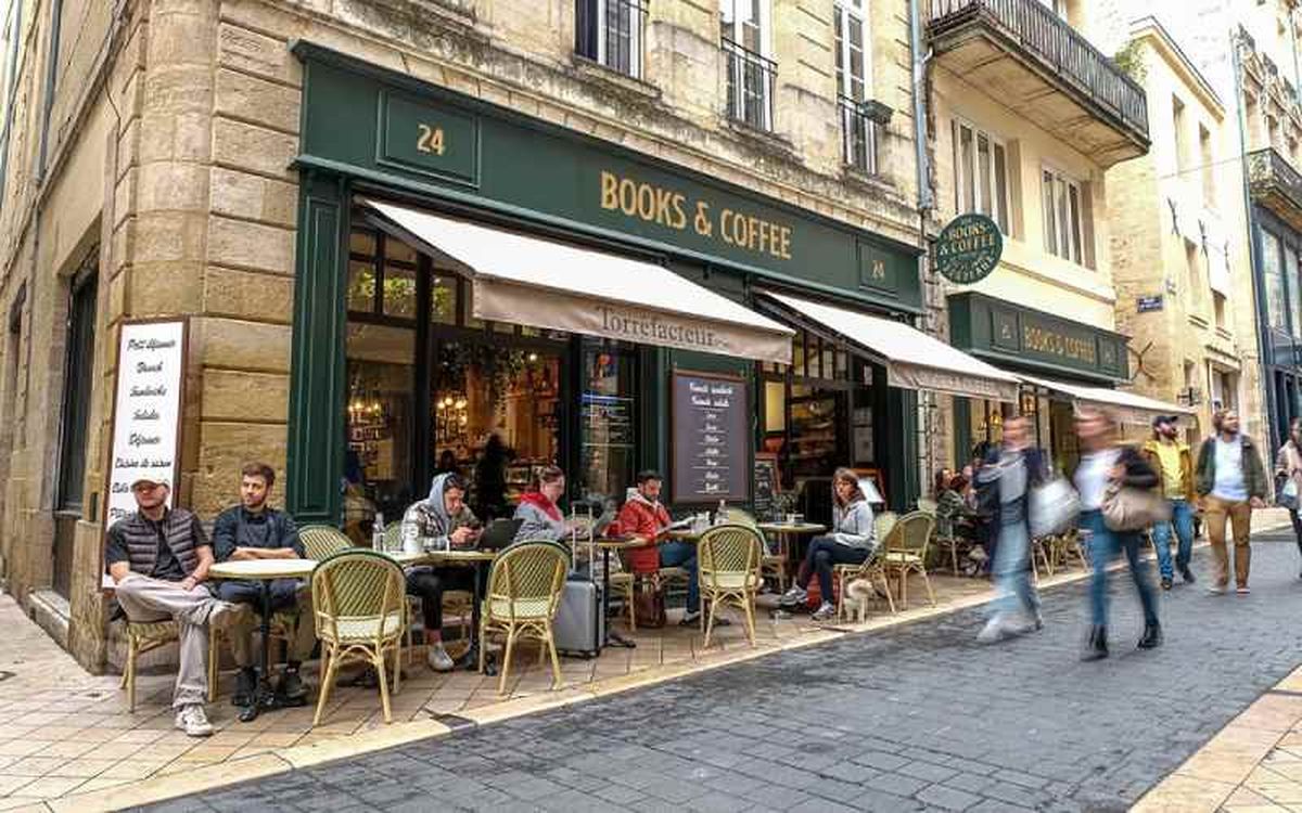 Disfruta de buen café y repostería casera en las terrazas de Burdeos