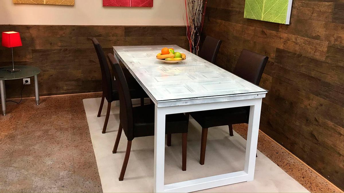 Reciclar puerta de madera para hacer una mesa final