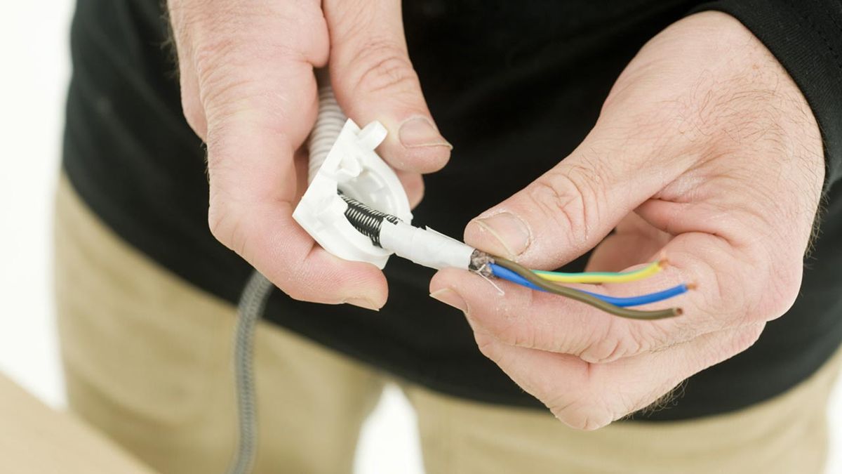 brico 0635 1 reparar enchufe plancha paso 5