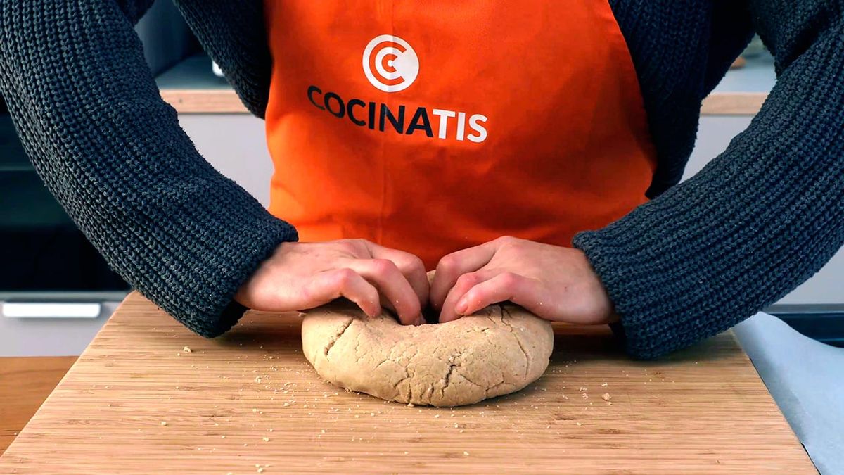 Receta de roscón de Reyes sin gluten con relleno de chocolate  paso 4