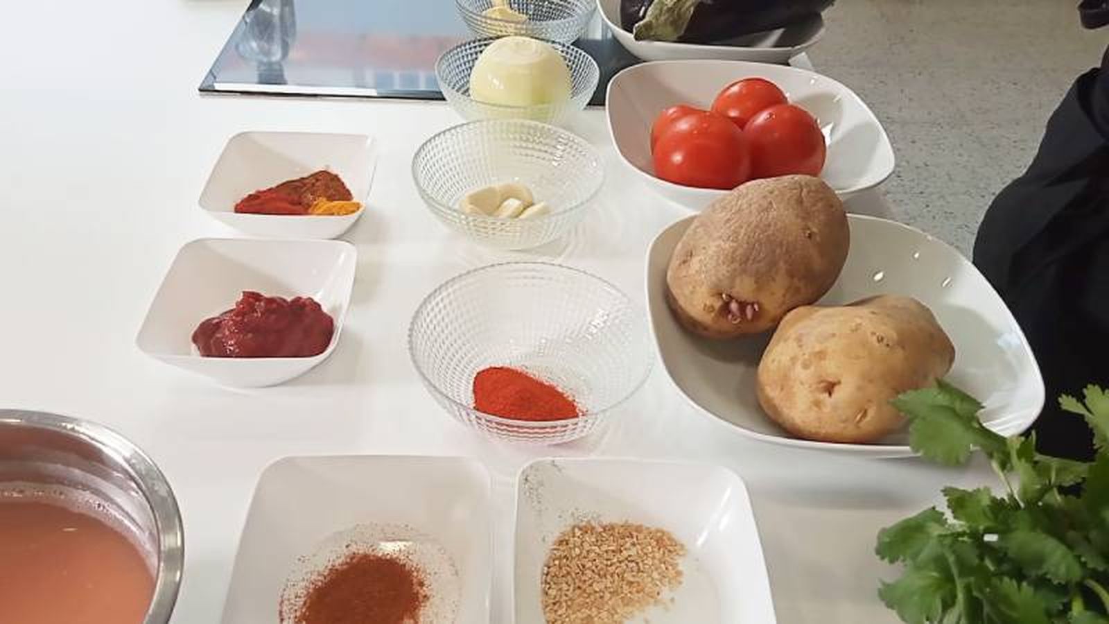 Ingredientes para hacer lentejas rojas con berenjenas y patatas