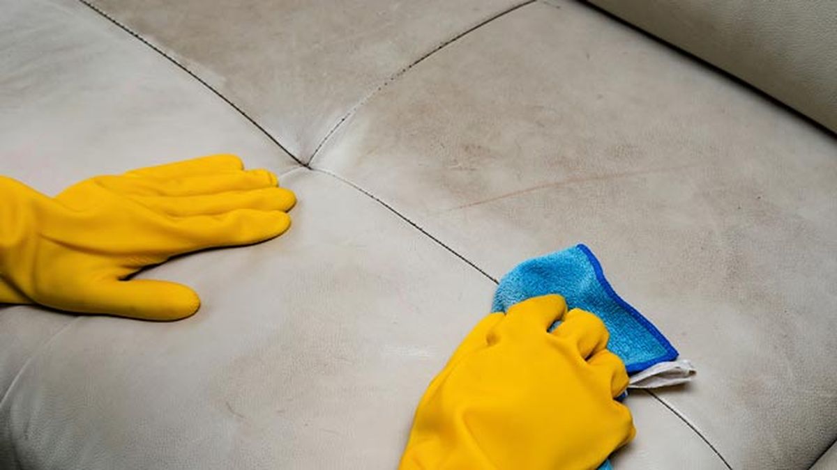 como limpiar sofas tela piel con trucos caseros