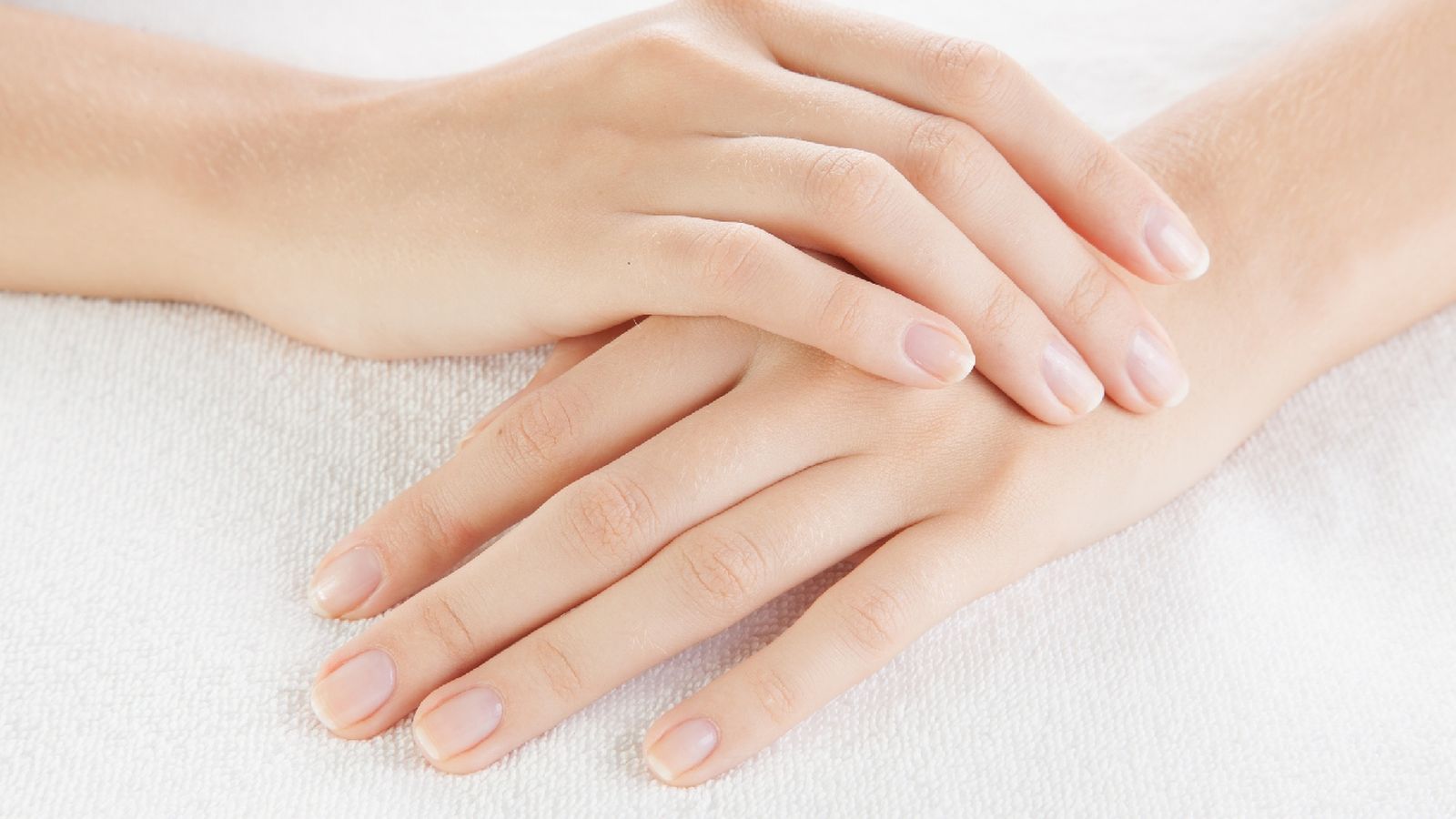 La tendencia nude milky también es conocida como soap nails