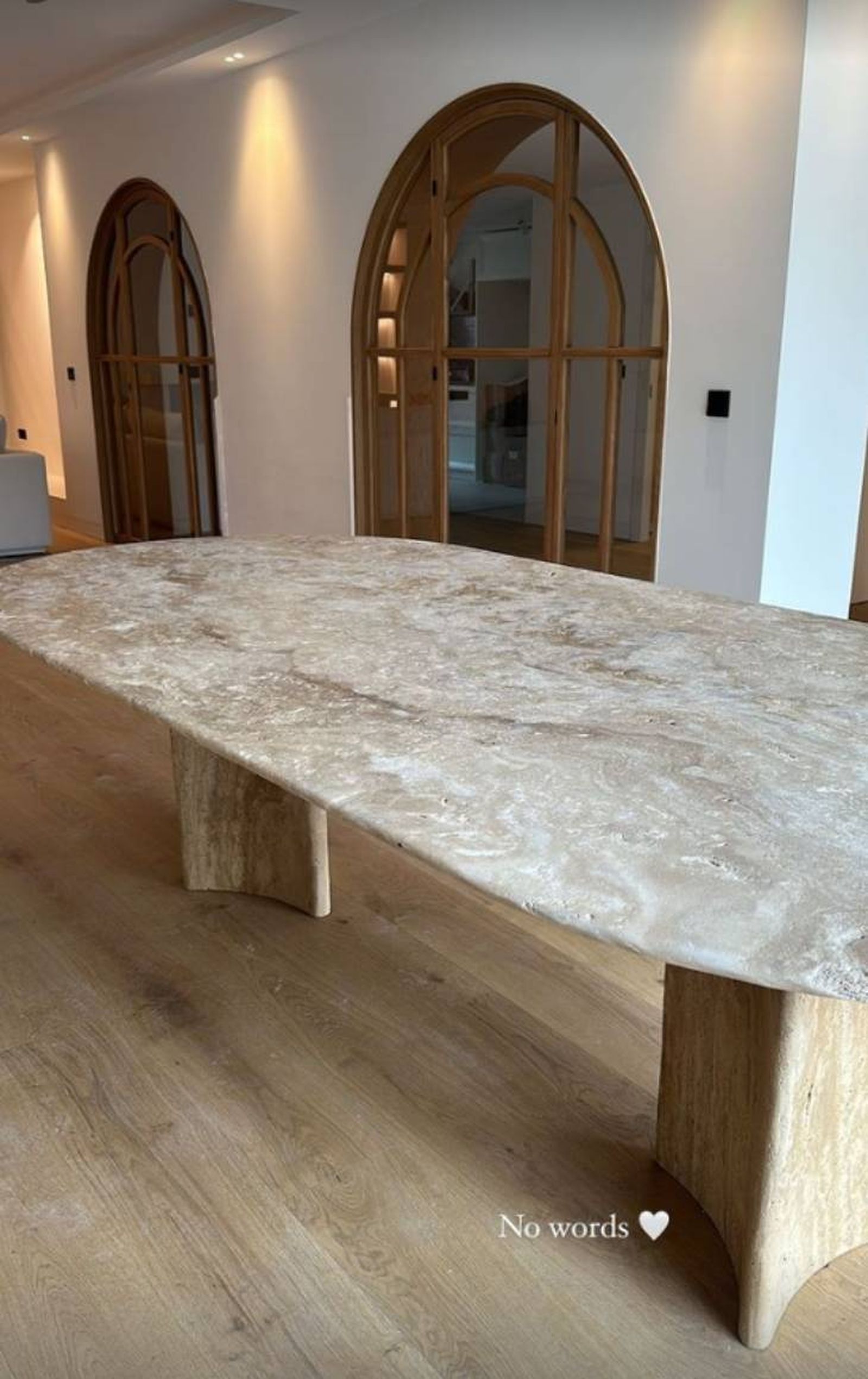 casa maria pombo mesa piedra madera