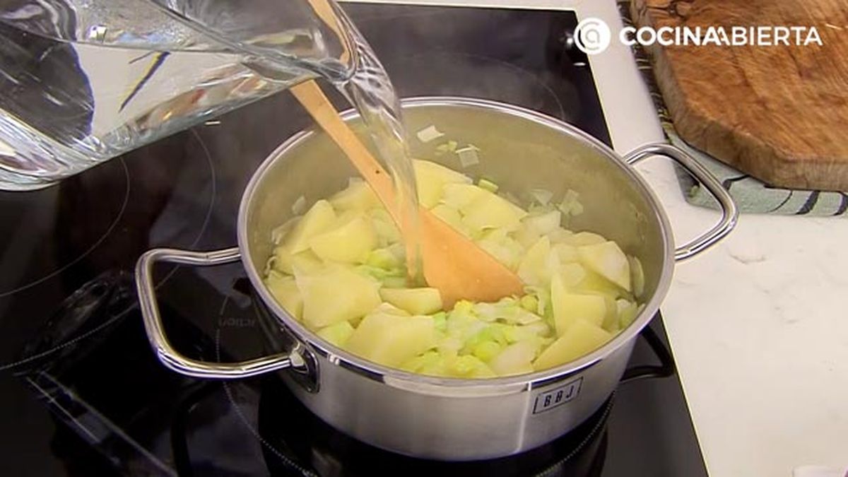 setas shitake al ajillo con crema de puerros y brotes receta karlos arguinano karl67620321 paso1