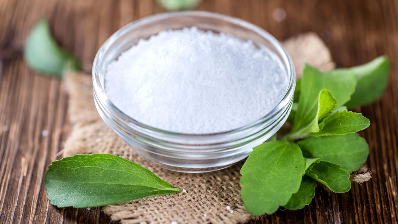 Endulzantes naturales para sustituir el azúcar en bizcochos y otros postres  estevia natural