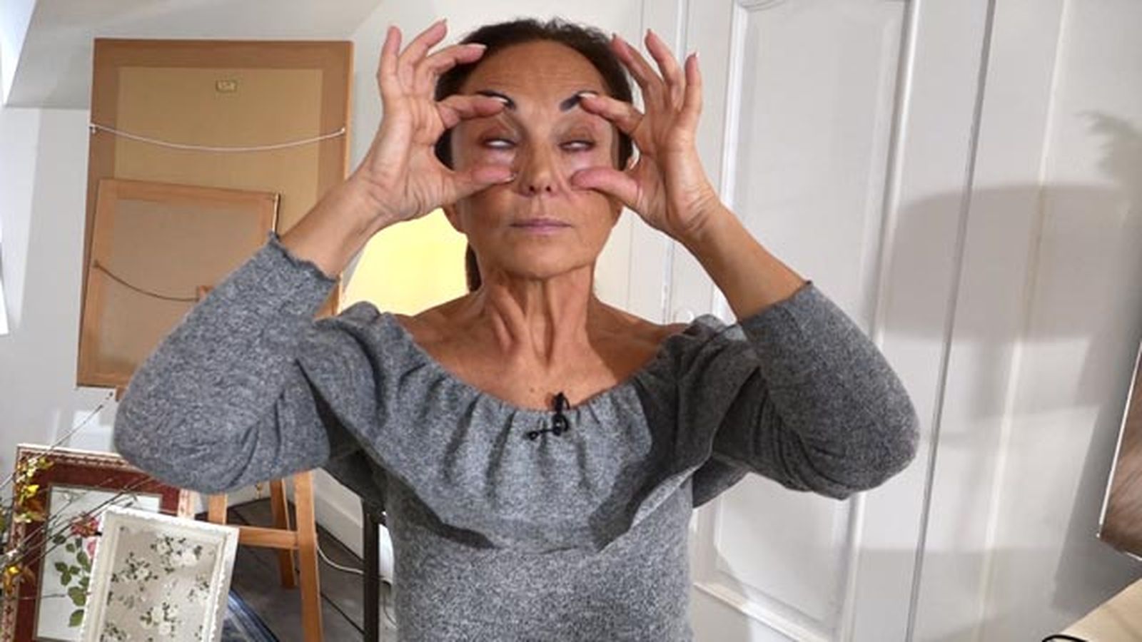8 ejercicios de yoga facial maxi ejercicio7