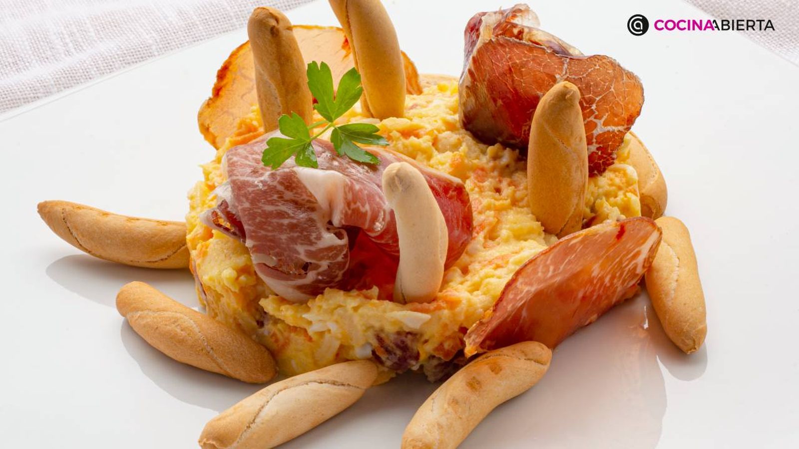 Receta de ensaladilla ibérica con cecina, lomo y jamón