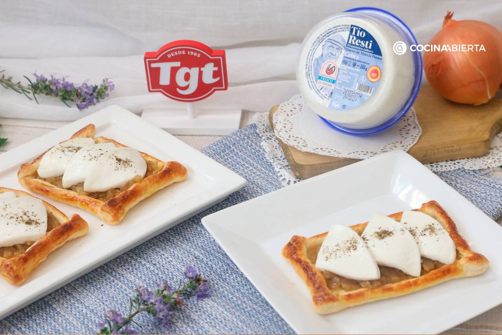 Canapés de hojaldre con queso de cabra Tío Resti de TGT