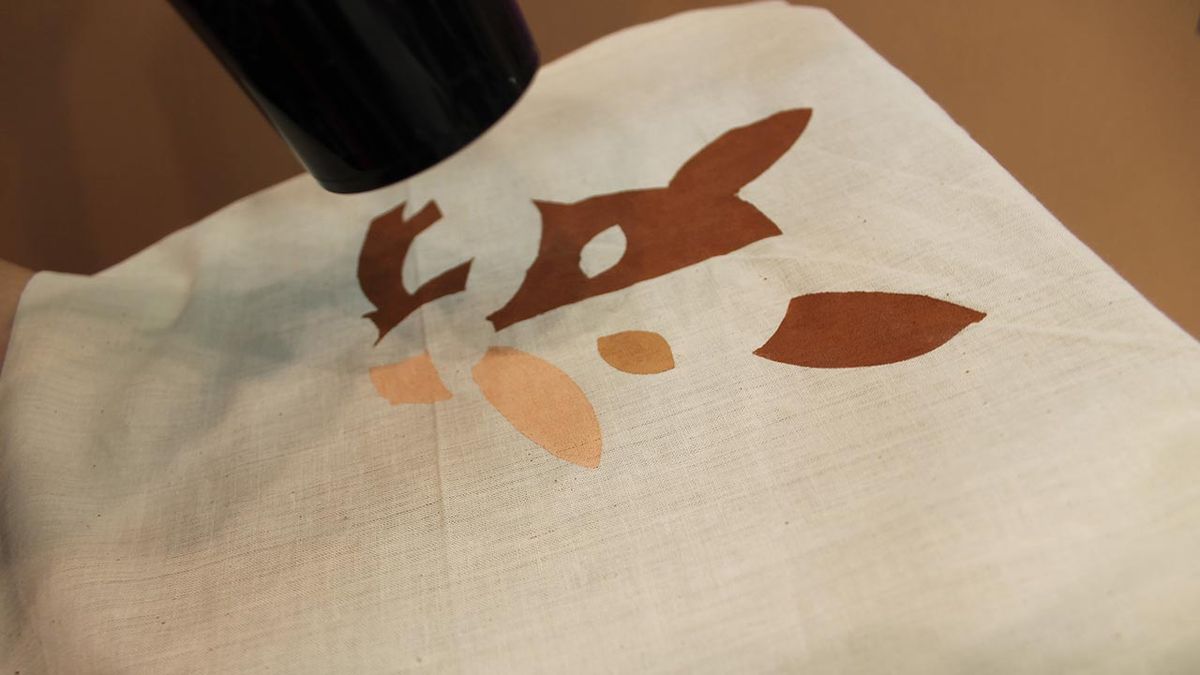 Pintar una mochila de tela paso 4