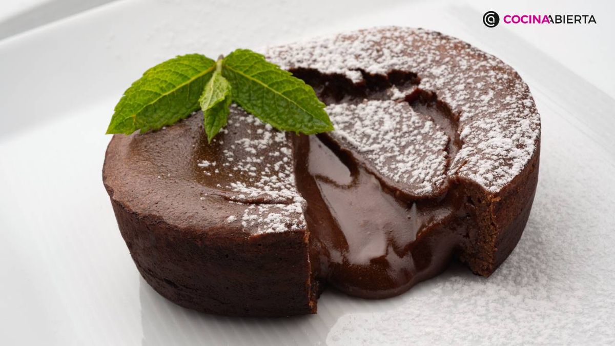 Karlos Arguiñano prepara un impresionante postre, el volcán de chocolate