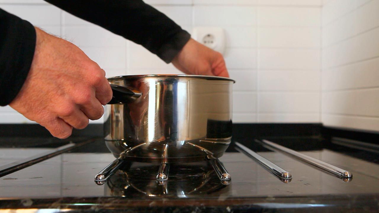 Colocar un salva encimera de cocina paso 6