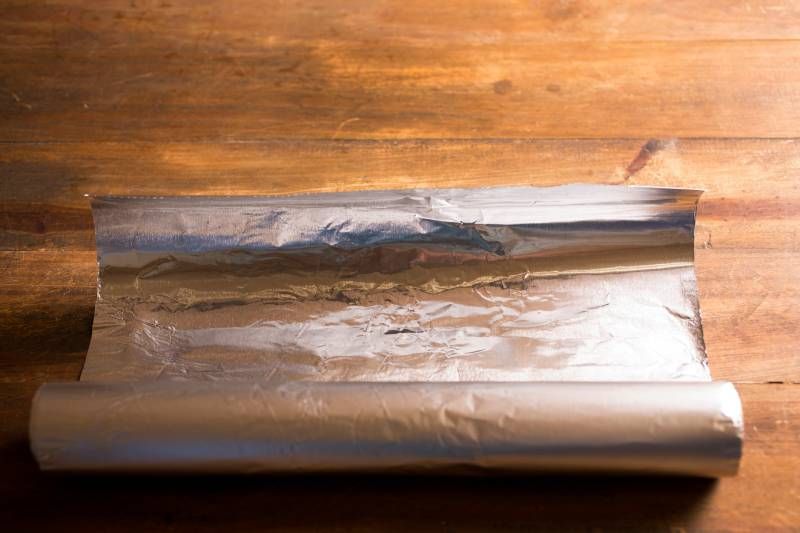 Se puede afirmar que en la mayoría de los usos del día a día no importa qué lado del papel de aluminio utilizar.