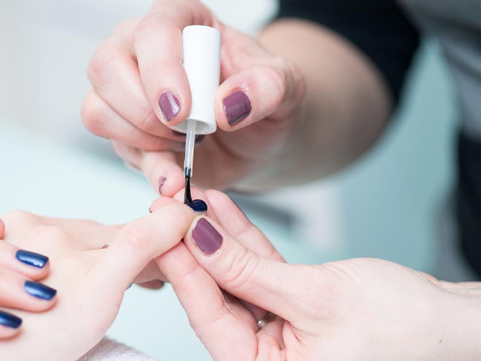 El 'tolueno' es un disolvente presente en los esmaltes de uñas