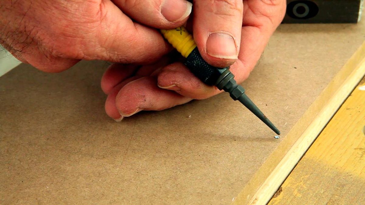 Embutir clavos en madera paso 8