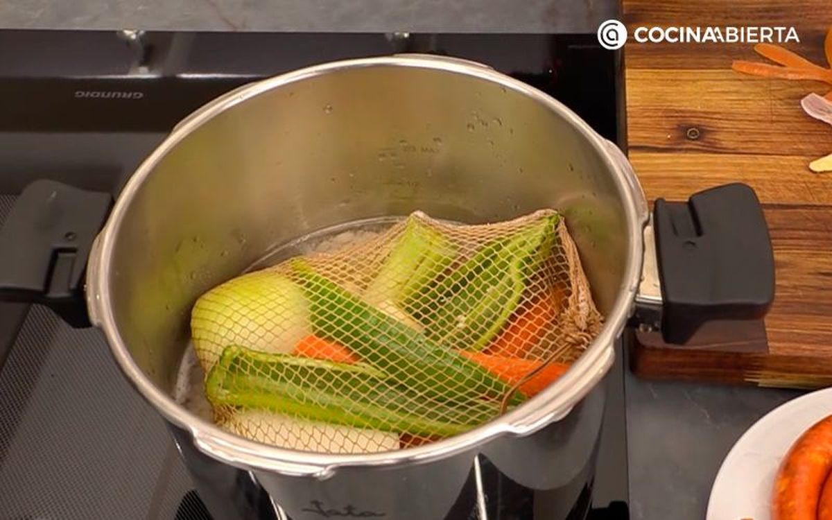 Cocina las hortalizas con las alubias blancas durante 5 minutos