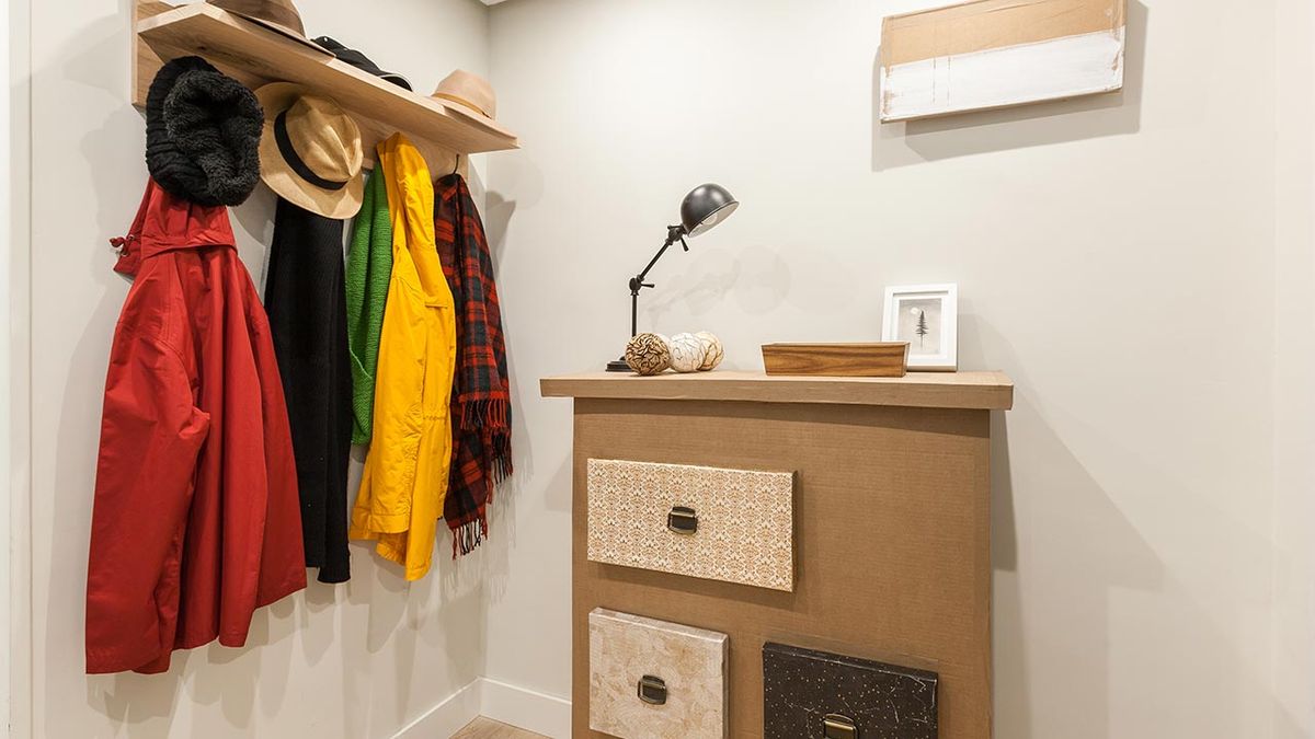 Deco752 Decorar recibidor pequeño con mueble carton despues