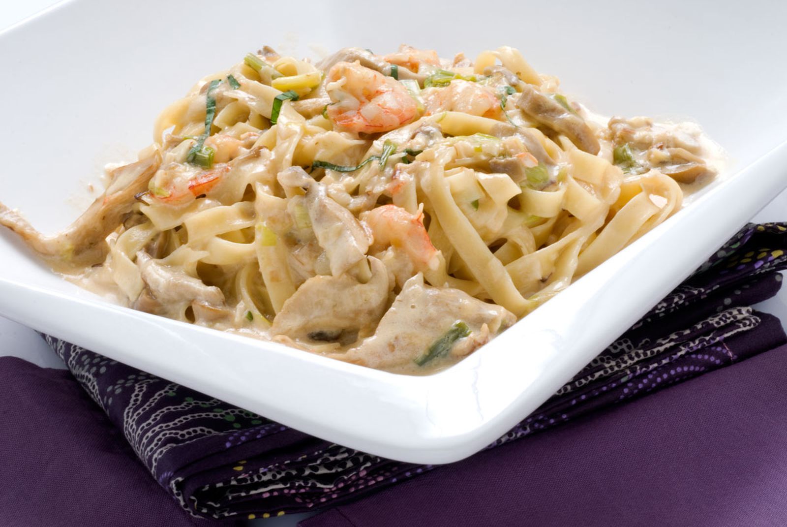 221 Tallarines con setas y gambas xl