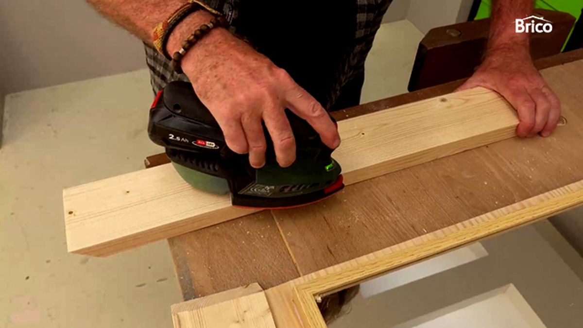 Bricomania 38 tocador maquillaje con luz paso 7