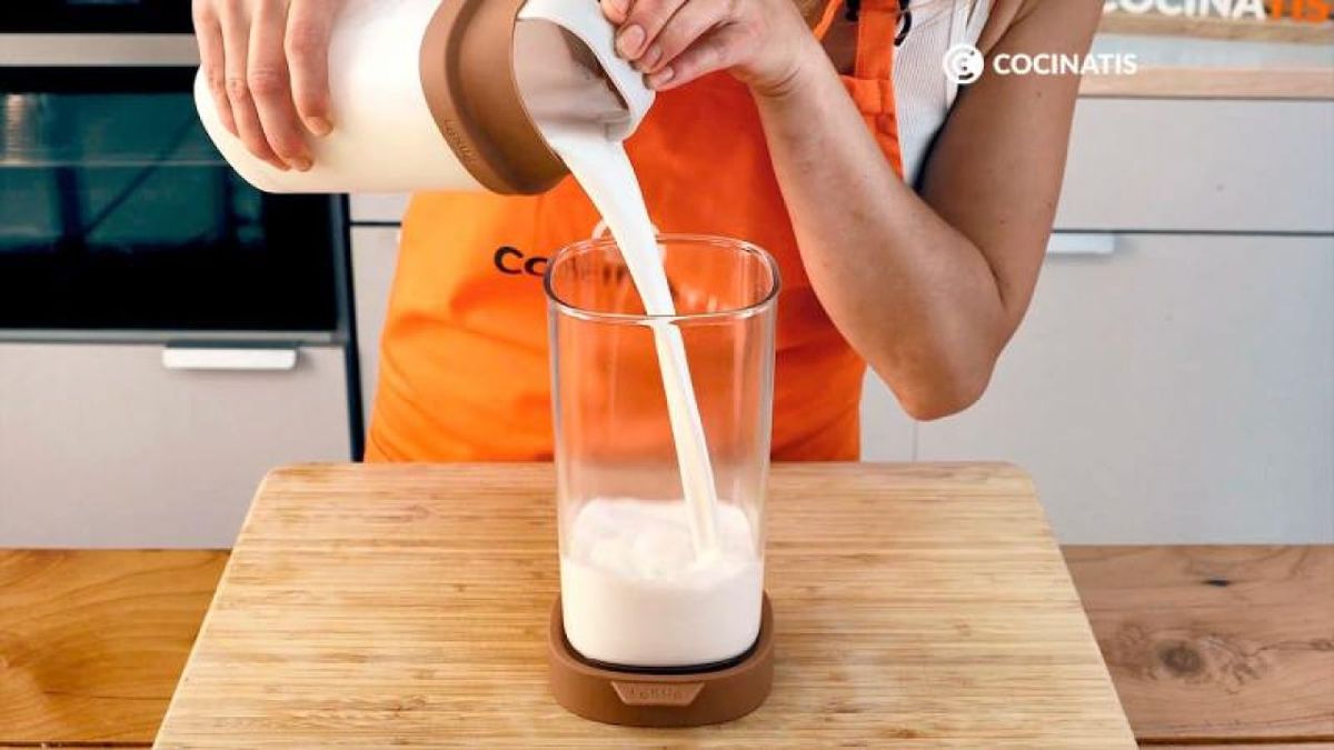 Pasamos la bebida filtrada a un recipiente hermético