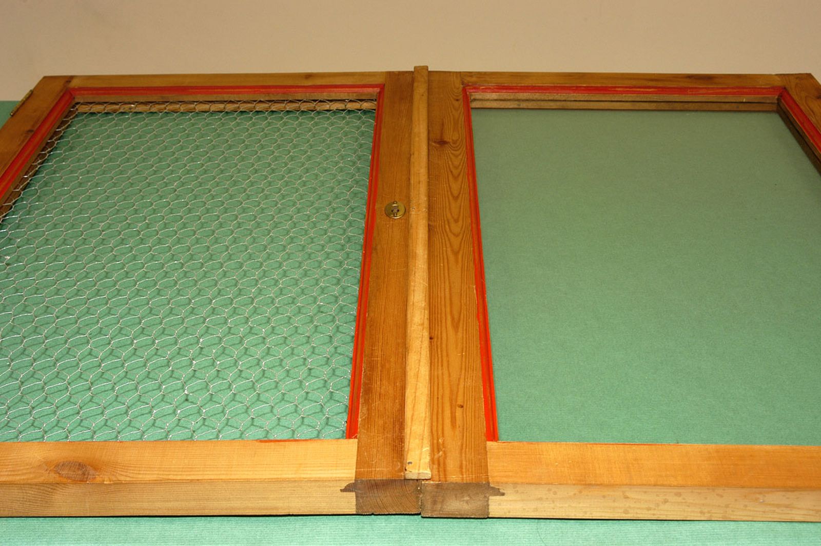 Cambiar el cristal por rejilla en la puerta de un armario paso 5