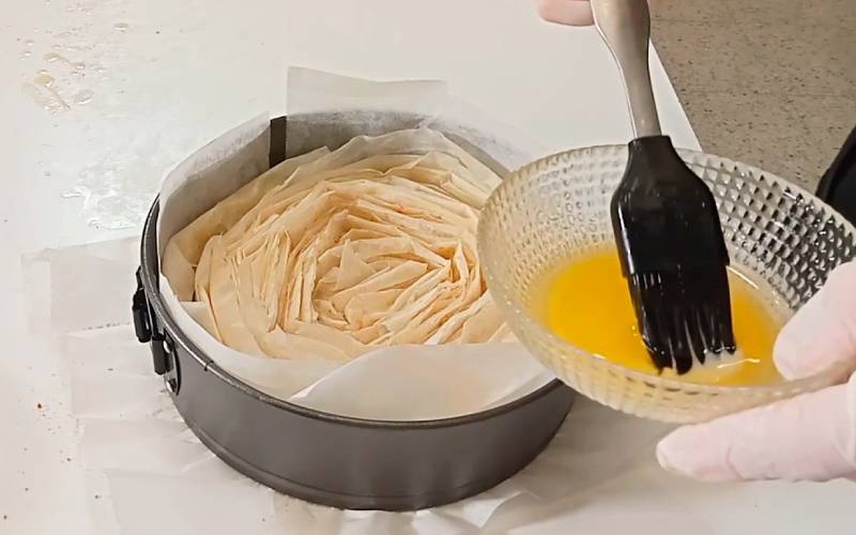 tarta flor con flan de turron y arandanos receta paso2