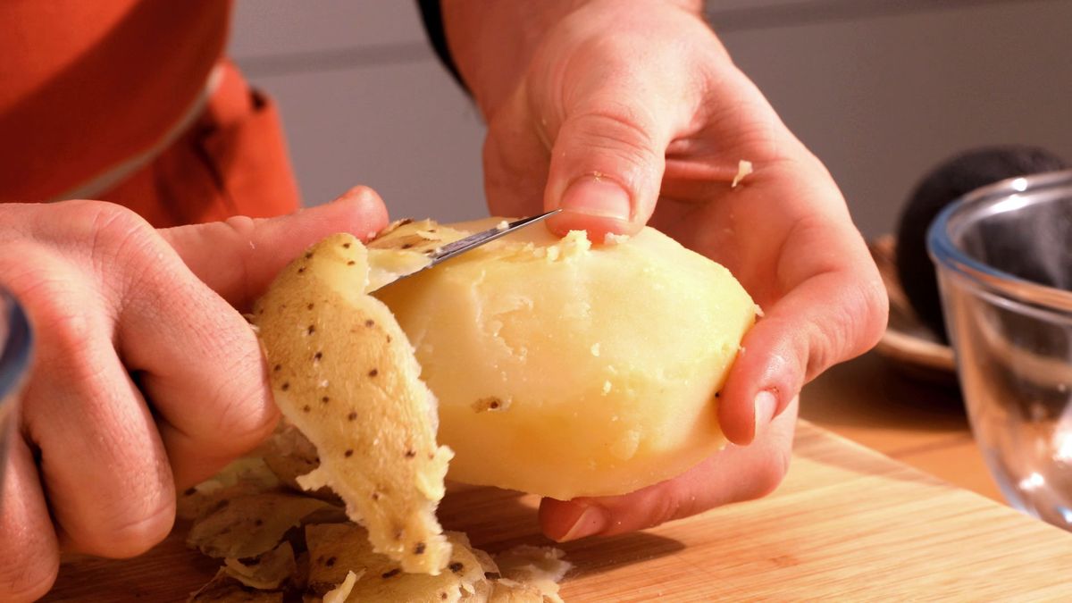 Receta ensaladilla de aguacate y huevo  paso 3