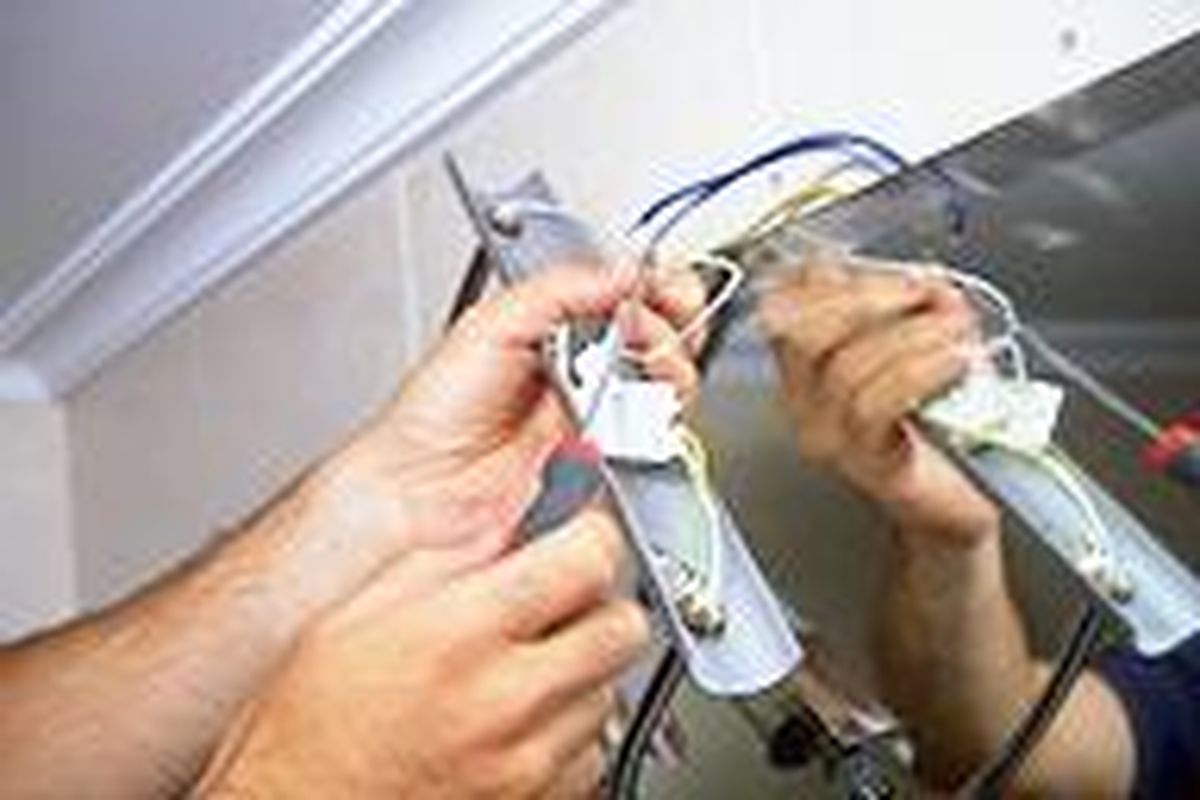 Instalar un aplique en el baño paso 5