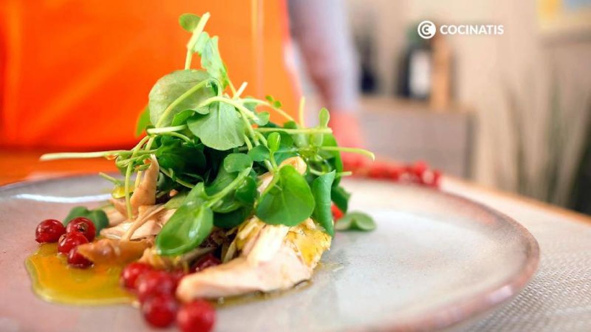 Sirve la ensalada de perdiz en escabeche