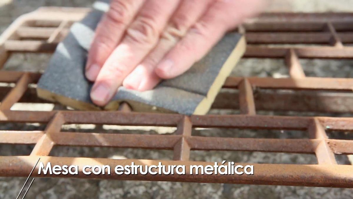 Cómo hacer una mesa con una máquina de coser paso 1