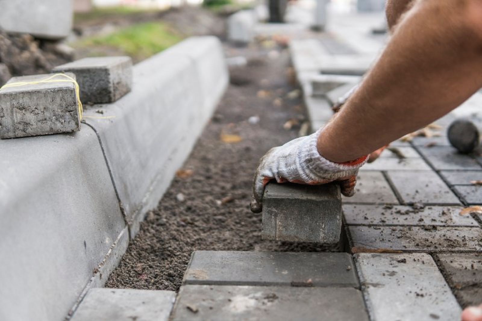 Muchos proyectos del jardín de bricolaje puedes hacerlos tú mismo.