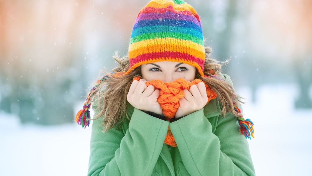 Vestirse en capas los días de frío ayuda a mantener el calor y evita la humedad corporal