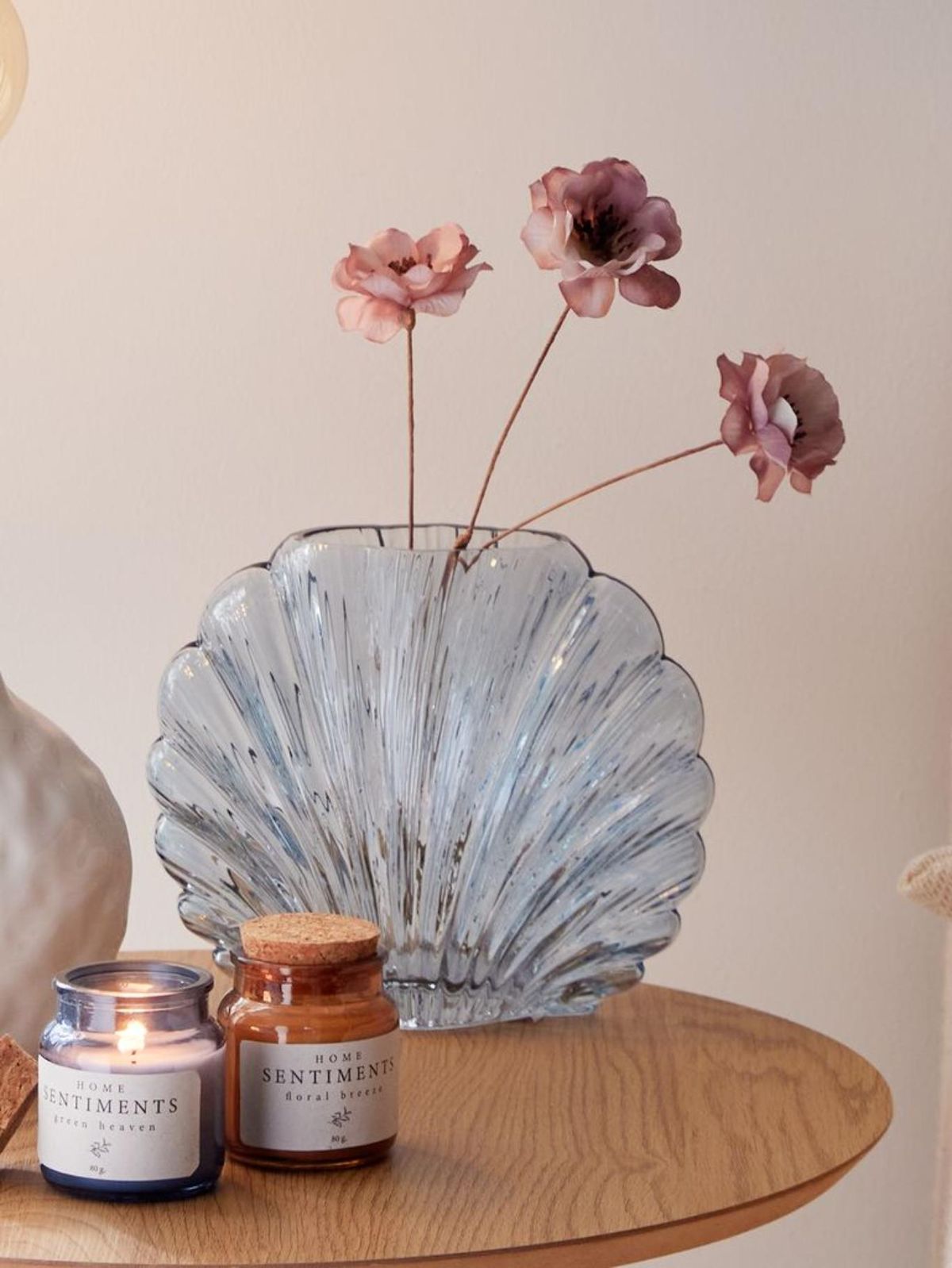 Jarrón LAUGE azul con forma de conch.