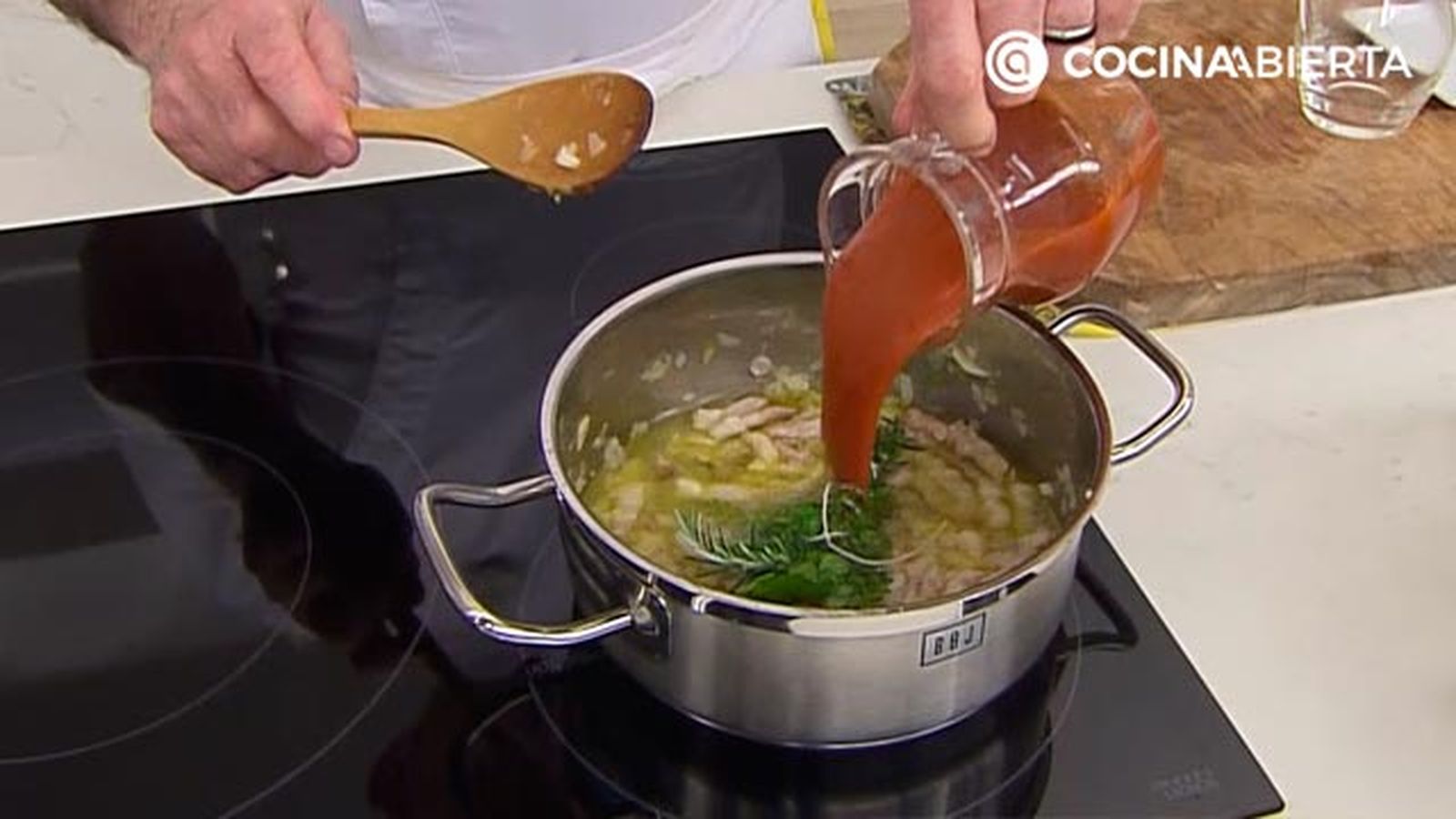 receta tallarines con albondigas de ternera y queso en alsa tomate karlos arguinano karl6715 paso1