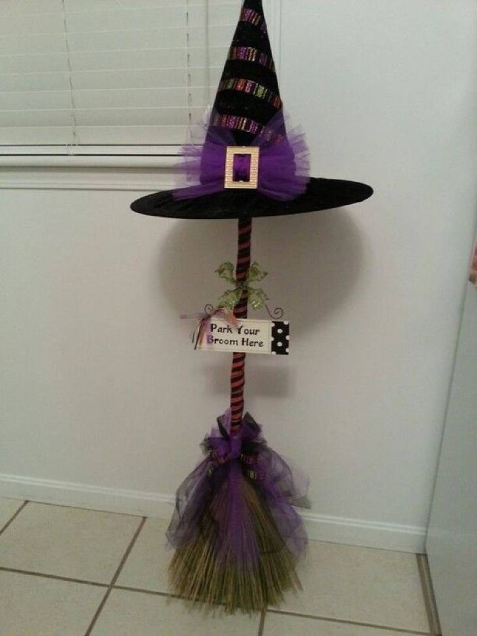 decorar escoba halloween gorro pinterest